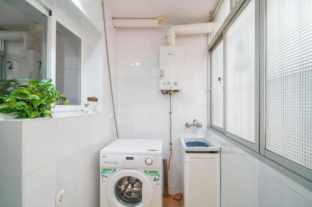 Amplio y luminoso piso para disfrutar del centro de Málaga 0*,