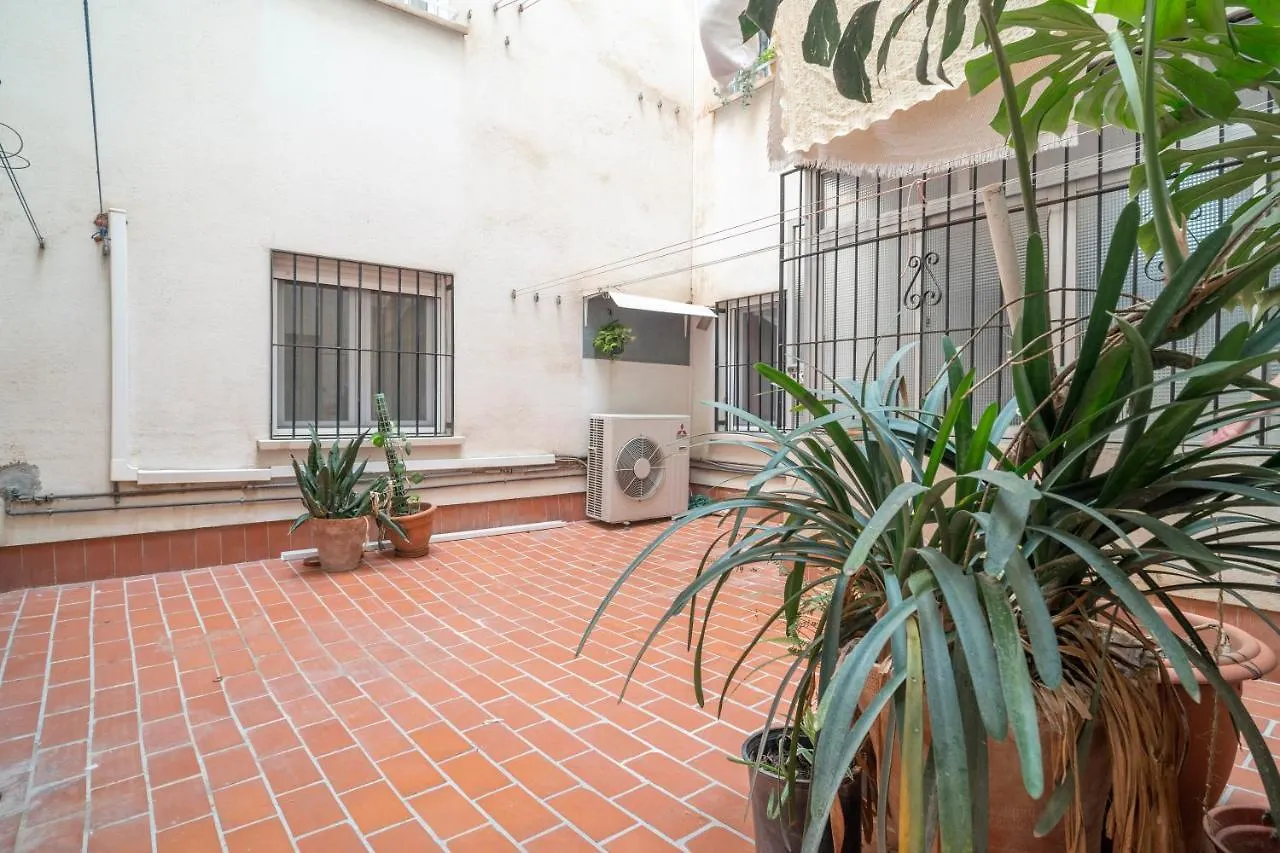 Amplio Piso Para Disfrutar Del Centro De Malaga Con Parking Gratuito